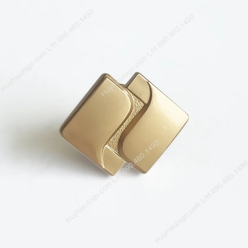 Sản xuất logo cài áo đúc, mạ màu vàng hồng