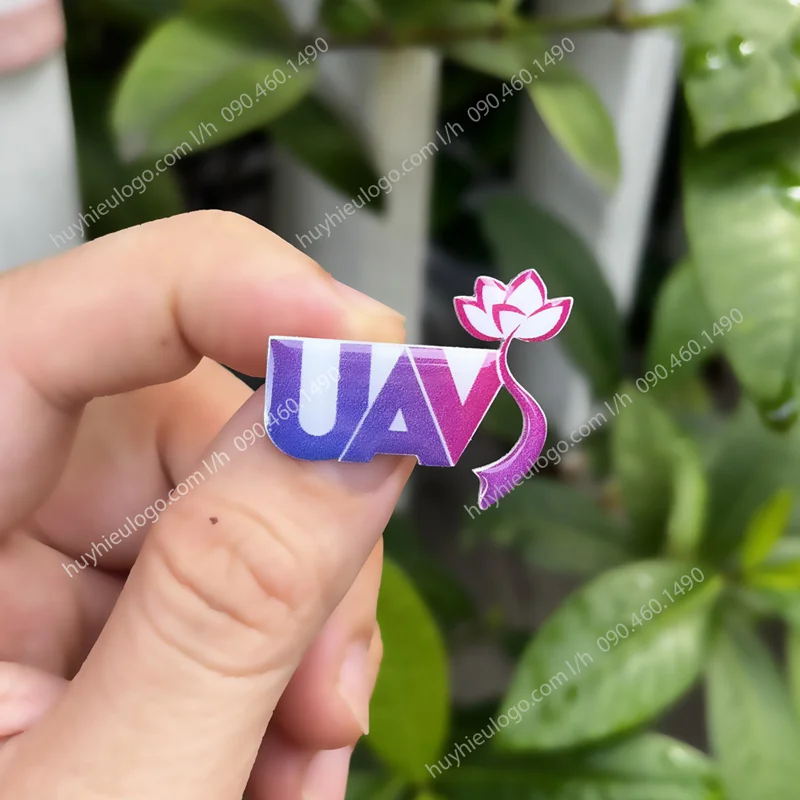 Huy hiệu logo inox cắt cnc in uv, phủ keo